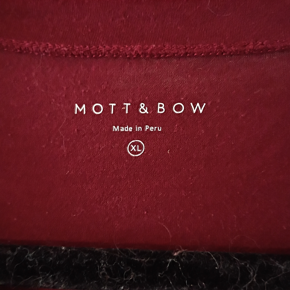 Mott And Bow  Burgundy V-Neck Short Sleeve Top - Picture 3 of 3